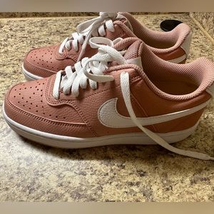 Nike Womens court vision tennis shoes size 6
